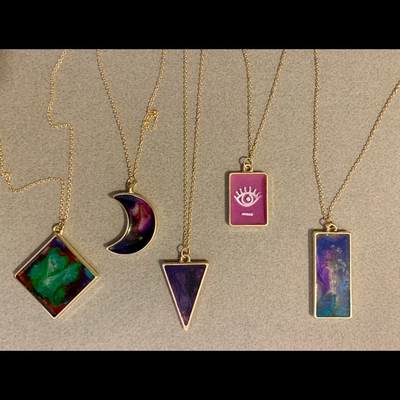 Handmade and painted resin necklaces. - Picture 3 of 5